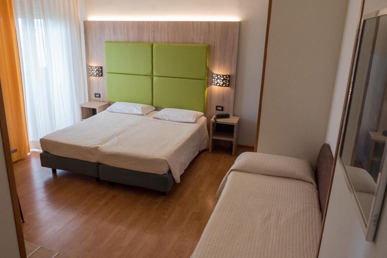 Hotel St Gregory Park Rimini Esterno foto