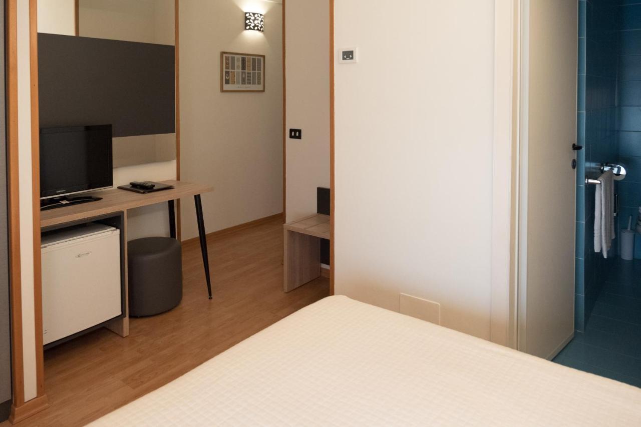 Hotel St Gregory Park Rimini Esterno foto
