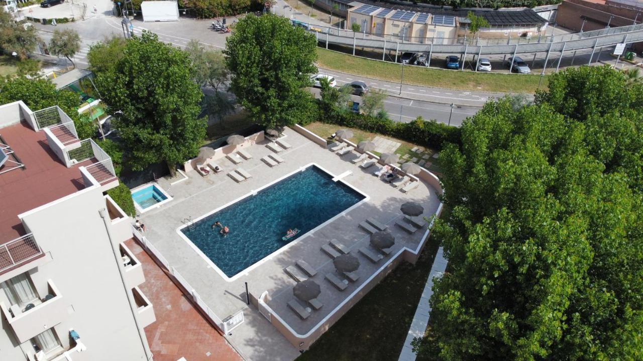 Hotel St Gregory Park Rimini Esterno foto