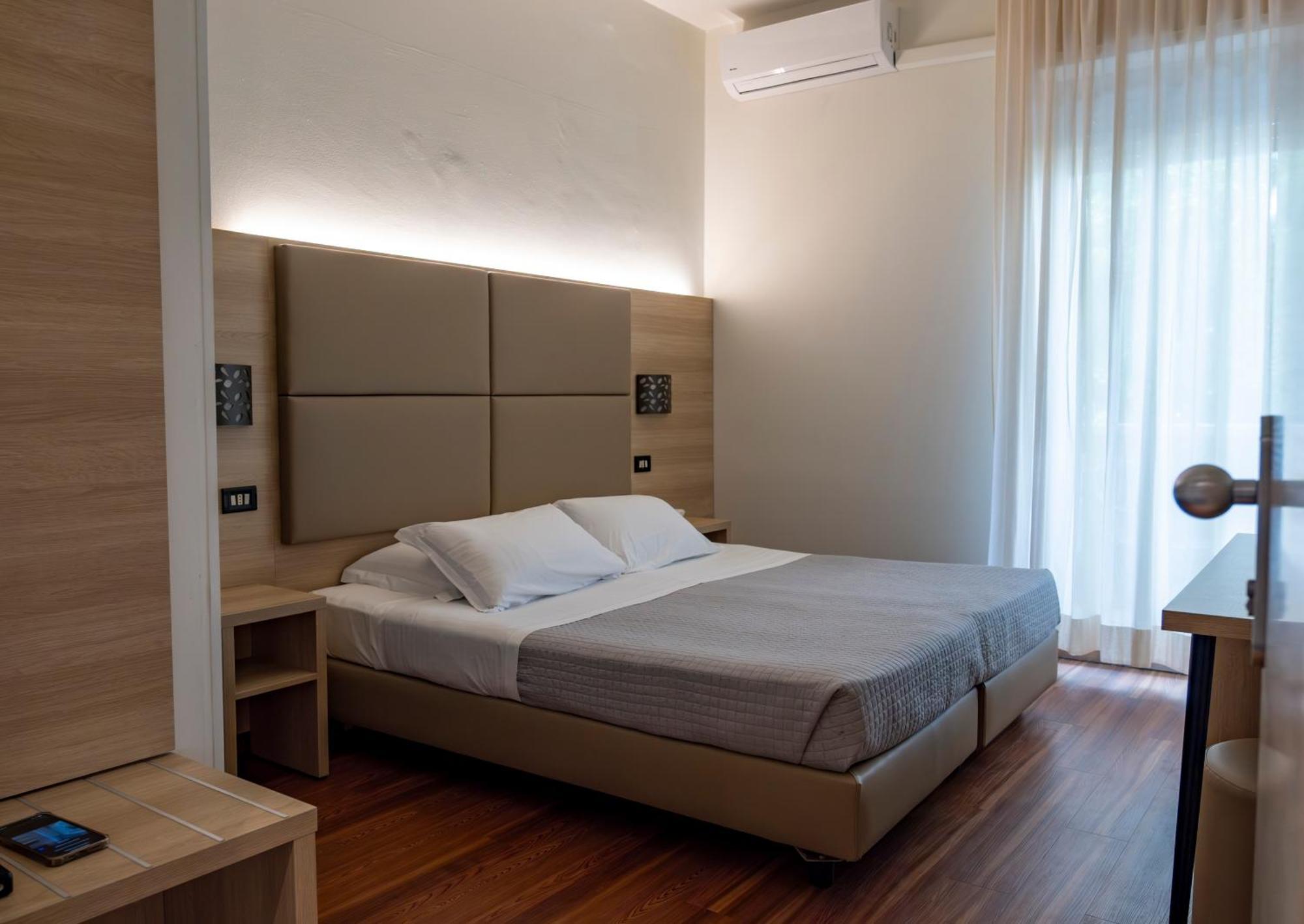 Hotel St Gregory Park Rimini Esterno foto