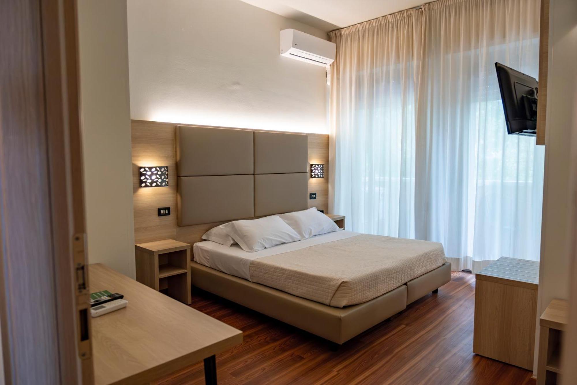 Hotel St Gregory Park Rimini Esterno foto