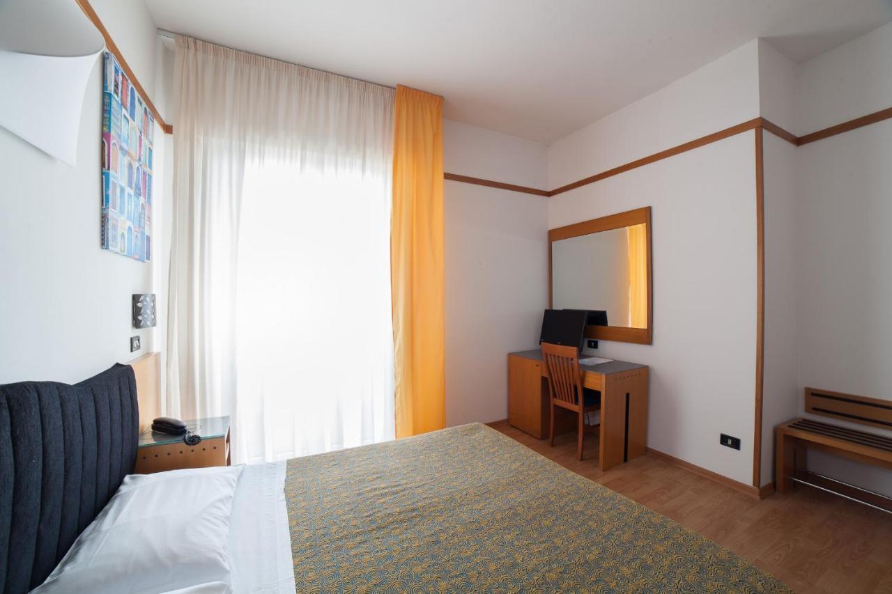 Hotel St Gregory Park Rimini Esterno foto